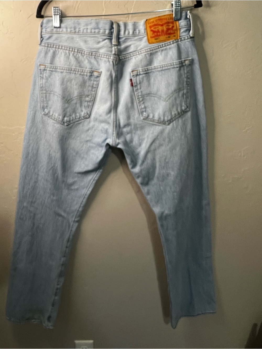 Levi’s 501 Men’s Light Wash Button Fly Straight Leg Denim Jeans - Picture 7 of 11
